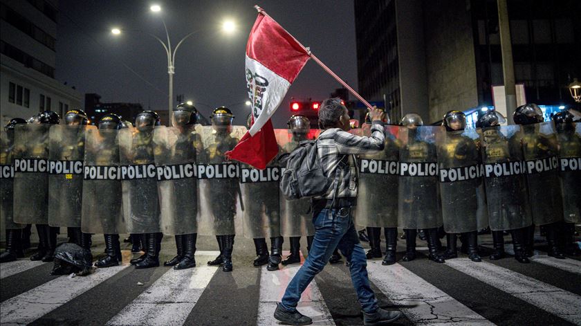 Um morto e mais de 100 feridos em protesto convocado por Gen-Z