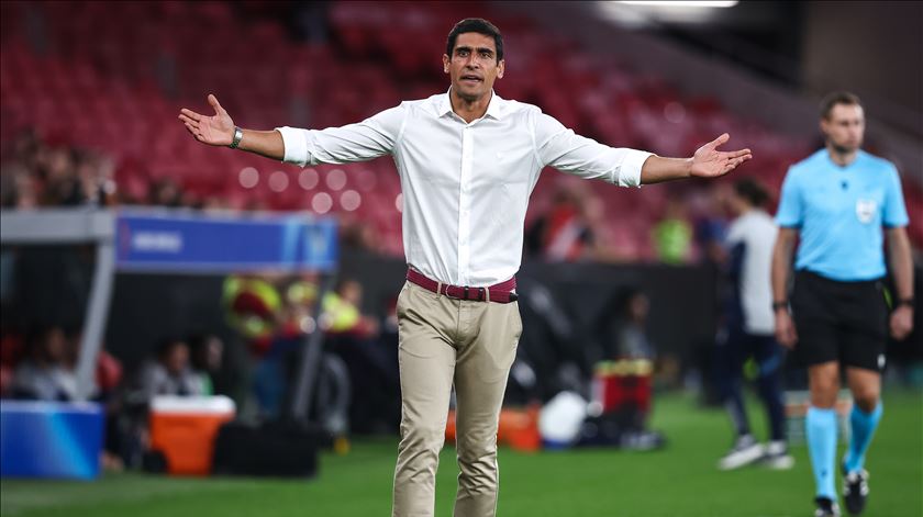 Treinador do Benfica espera "jogo de forças" com o Twente