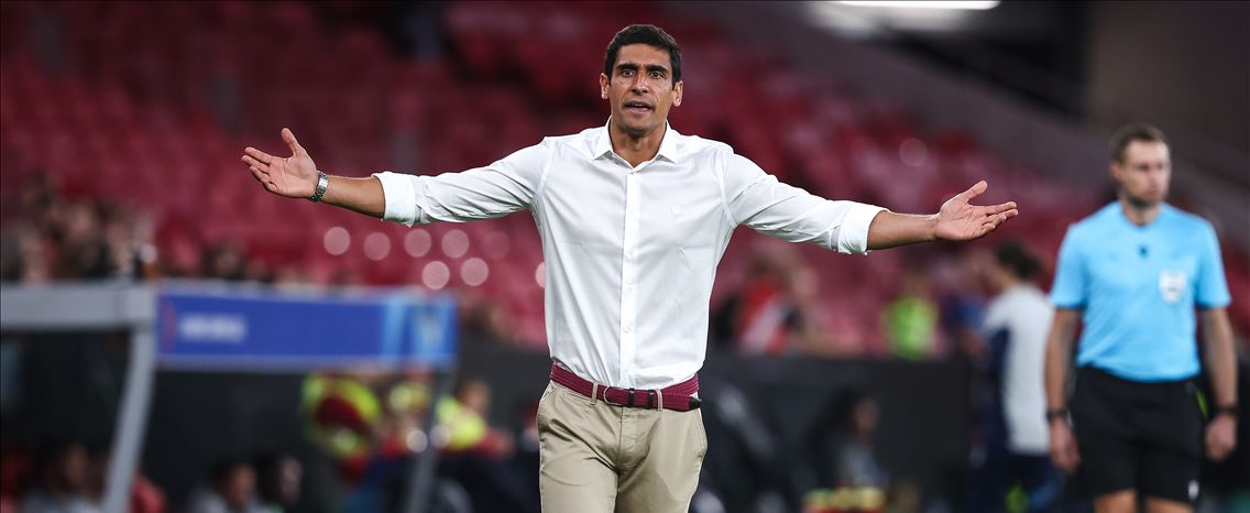 Treinador do Benfica espera "jogo de forças" com o Twente