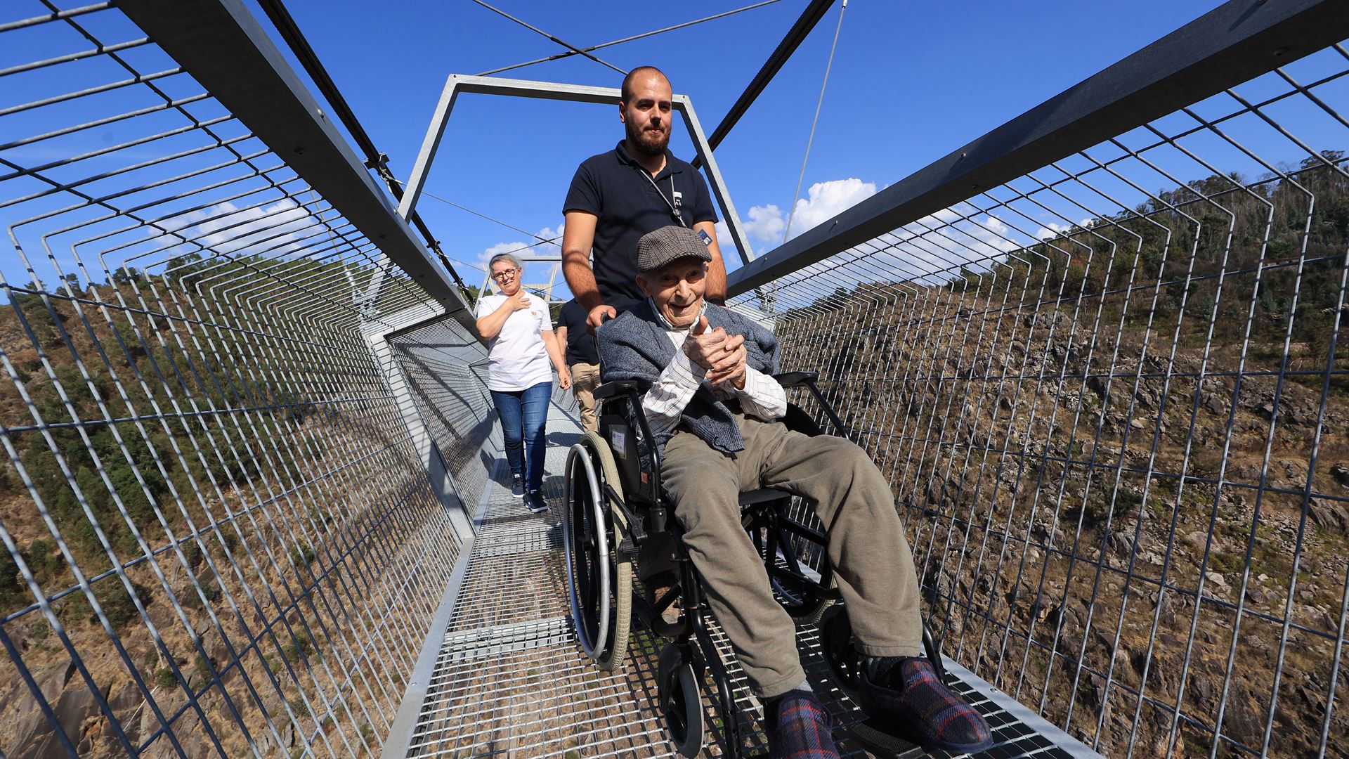 Manuel cumpriu o desejo de aniversário e fez a ponte suspensa de Arouca aos 104 anos