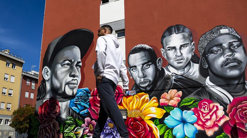 Testemunhas dizem que Odair Moniz nada tinha na mão quando foi morto por polícia