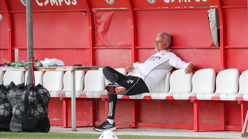 Benfica desfalcado contra Juventus. Mourinho chama jovens da equipa B