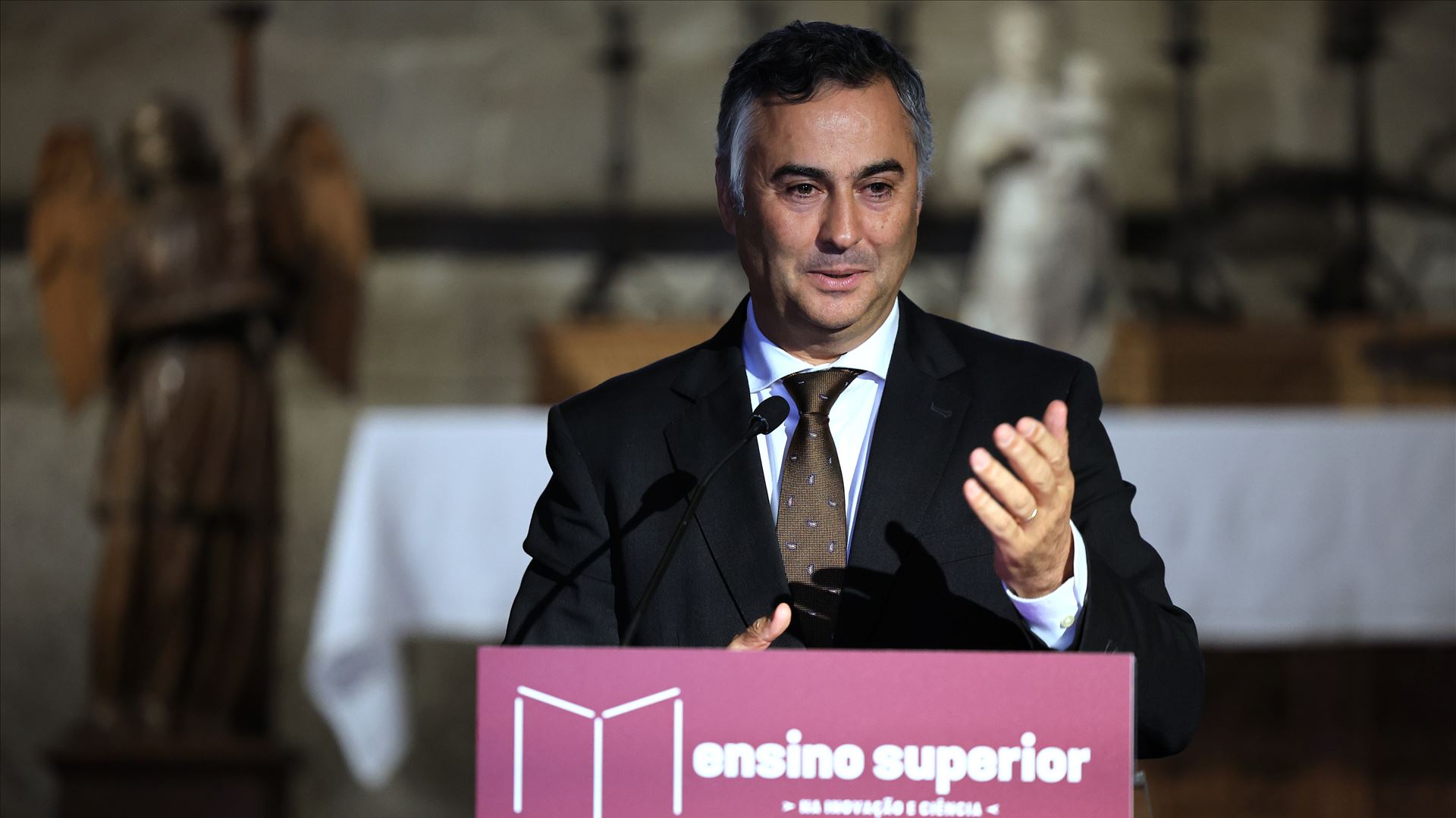 Urgente! Ministro Desmente Crise em Bolsas e Propina: A Verdade Revelada!