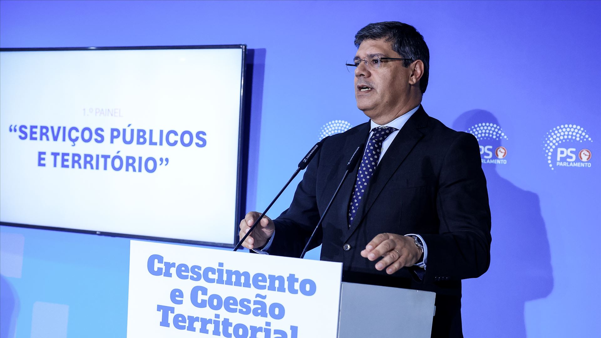 PS se Afasta do Governo: Críticas à Política Fiscal e Trabalhista em Foco