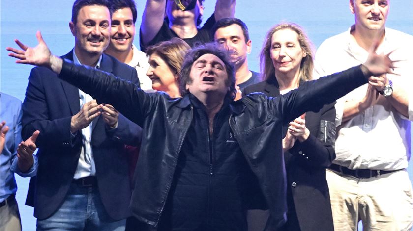 Milei derrota o peronismo nas eleições intercalares na Argentina