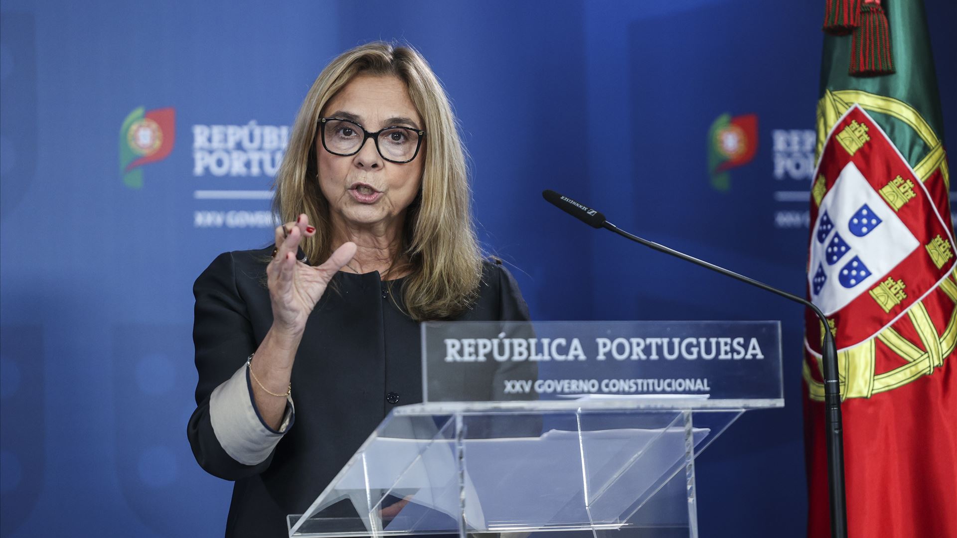 Ministra da Saúde Revela: Três Candidatos 'Magníficos' Disputam Cargo no INEM!