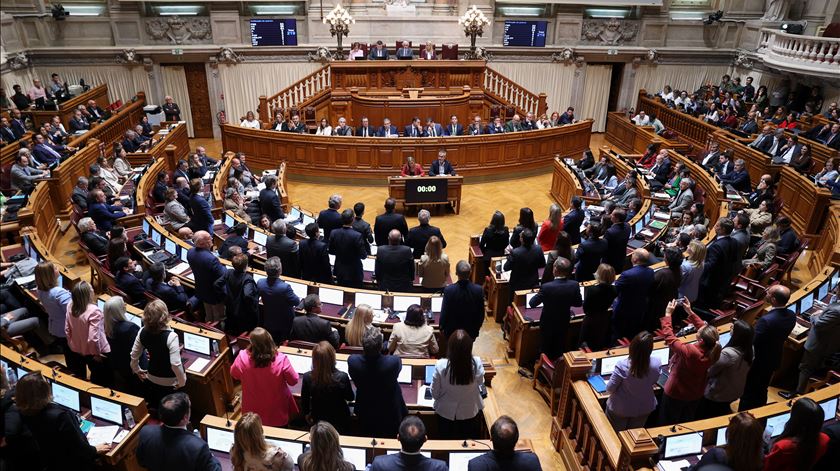 Parlamento discute esta sexta-feira propinas no ensino superior