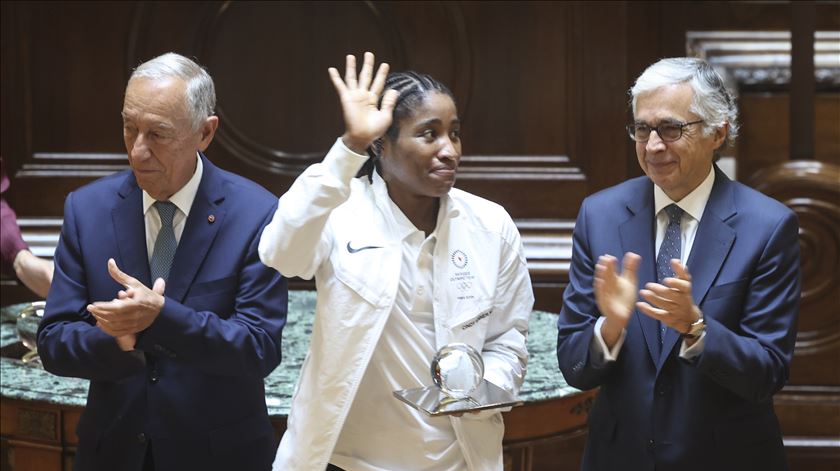 "O desporto é sinónimo de liberdade e dignidade": atletas olímpicas refugiadas aplaudidas no Parlamento