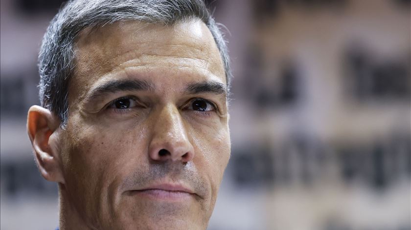 Aterragem de emergência. Voo de Sánchez desviado para Turquia após falha técnica Aterragem de emergência. Voo de Sánchez desviado para Turquia após falha técnica