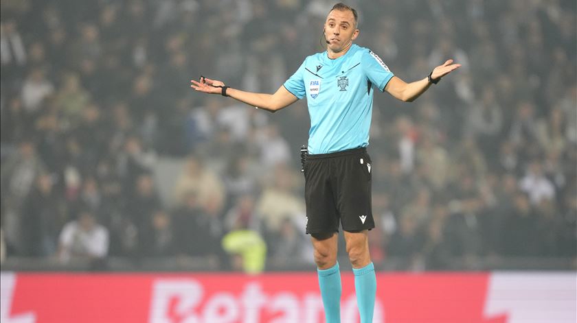 ​Árbitros de futebol admitem “paragem total” e prometem “intensificar as ações de protesto”
