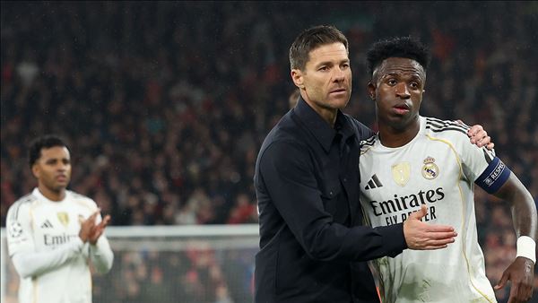 Xabi Alonso despedido pelo Real Madrid