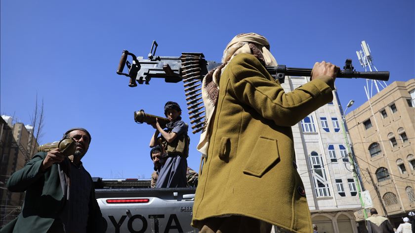 Houthis lançam mísseis contra Israel e ameaçam continuar ataques Houthis lançam mísseis contra Israel e ameaçam continuar ataques