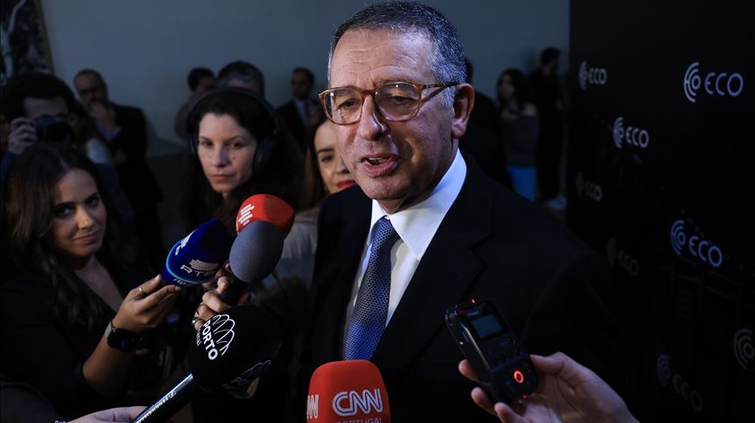 Seguro não comenta salários e Montenegro, mas também pede governos "com estratégia"