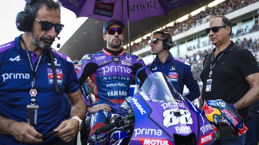 Miguel Oliveira homenageado antes da despedida do público luso. Foto: Jose Sena Goulao/Lusa