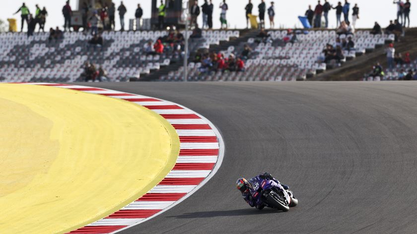 Miguel Oliveira homenageado antes da despedida do público luso. Foto: Jose Sena Goulao/Lusa
