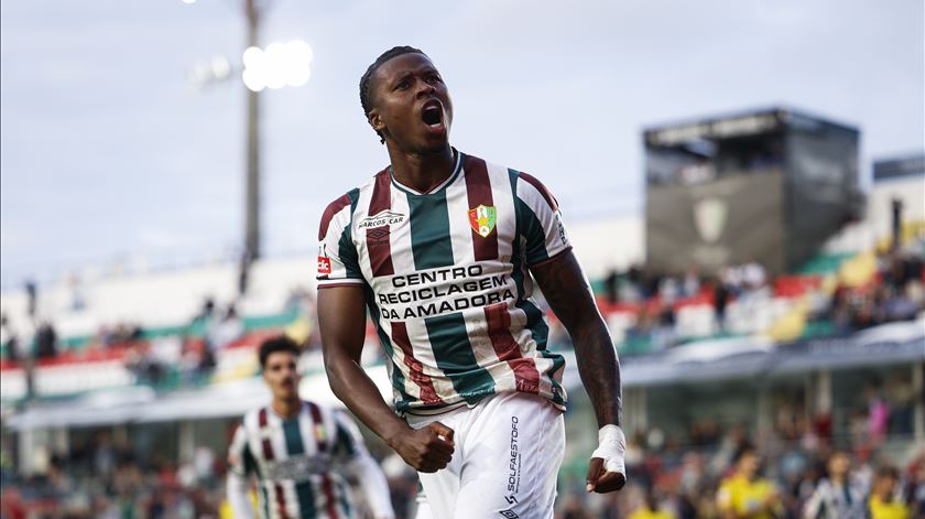 Olá, Benfica? Treinador do Estrela confirma saída de Sidny Lopes Cabral