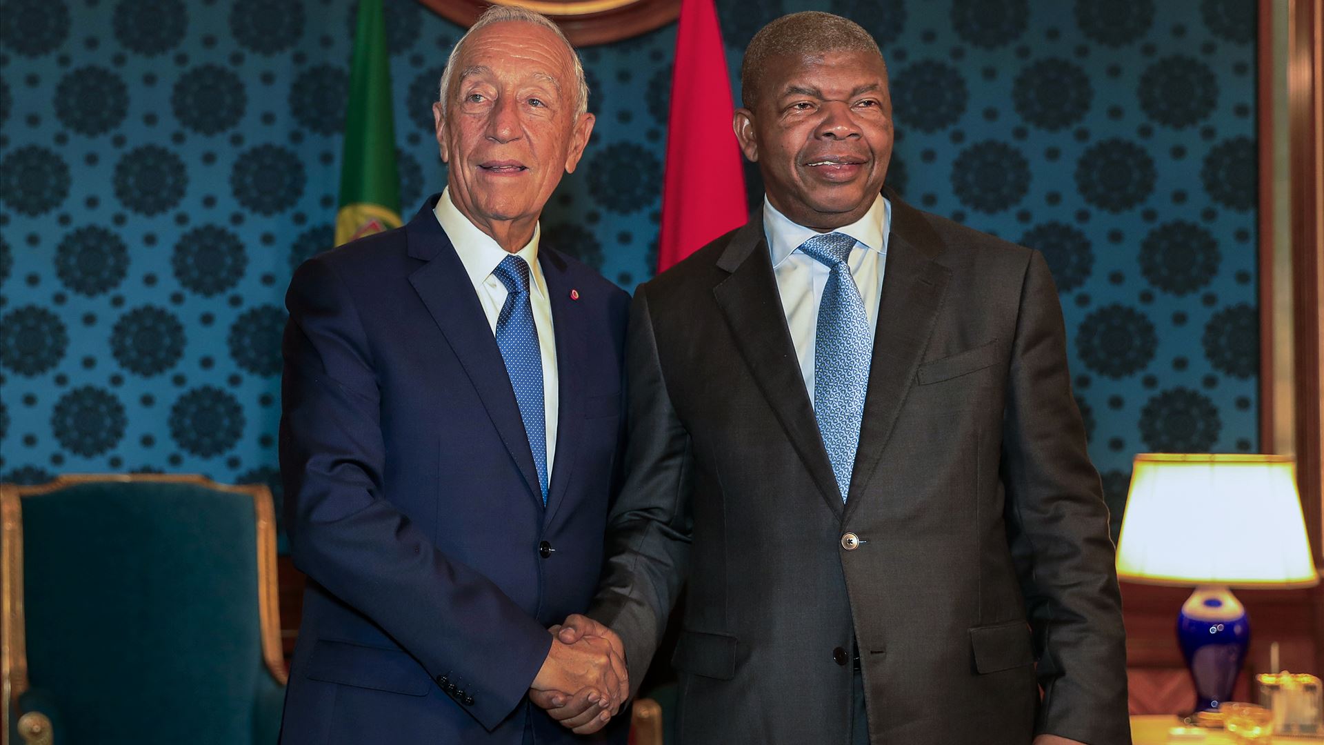 Fake News! Marcelo Beijou a Mão de Lourenço? A Verdade Chocante Revelada!