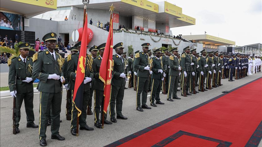Luanda celebra 50 anos de independência com festa, orgulho e esperança no futuro