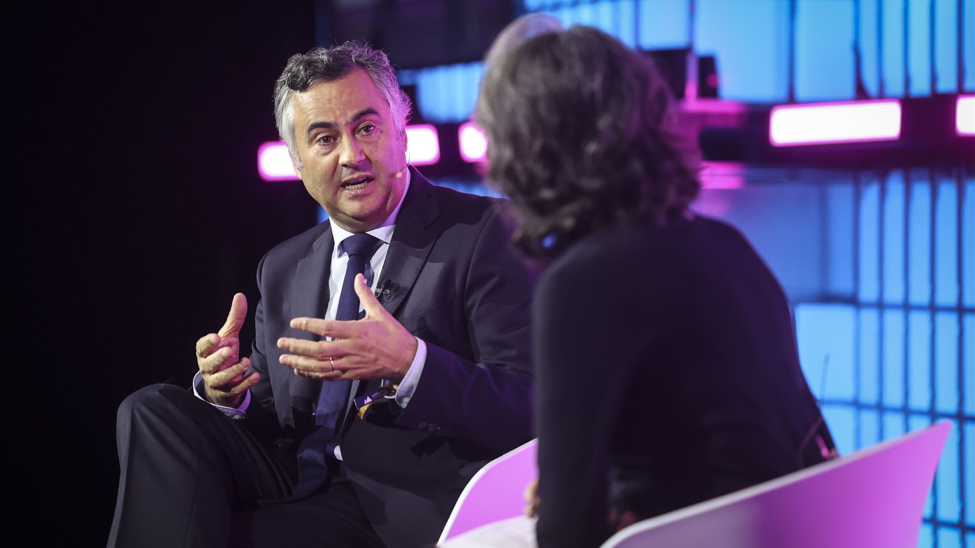 ​Ministro da Educação admite alargar proibição de telemóveis nas escolas