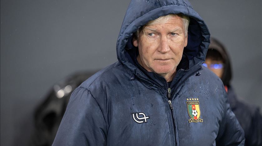 Camarões tem dois selecionadores e duas convocatórias para a CAN