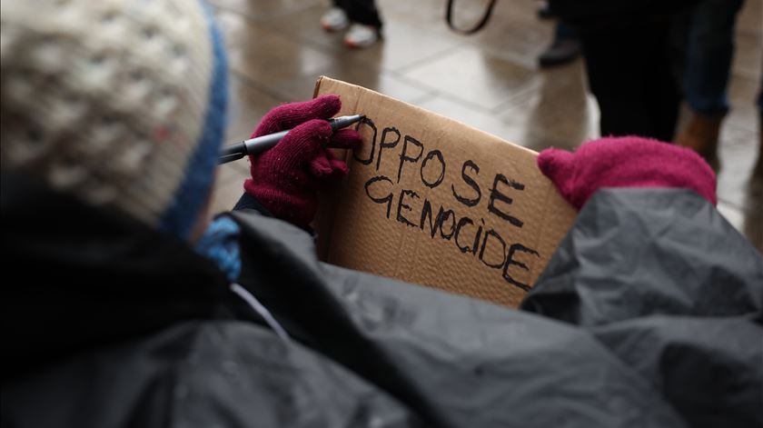 Greve de fome da Palestine Action é a mais longa em prisões britânicas desde o IRA