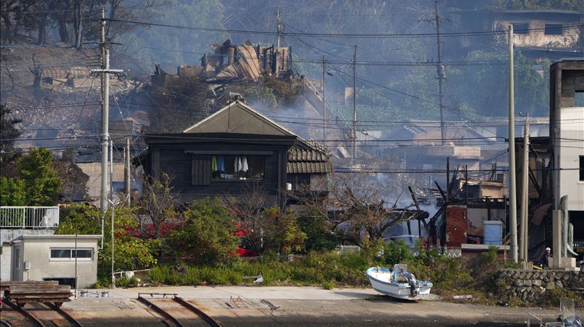Incêndio atinge pelo menos 170 edifícios na cidade de Oita no Japão