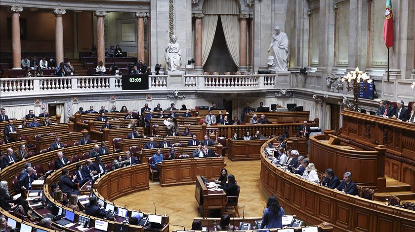 Orçamento do Estado: Governo avisou que não é “caldeirão da sopa da pedra" e oposição alterou muito pouco