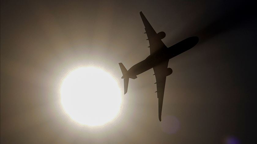 Chefe do exército da Líbia morre em acidente de avião na Turquia