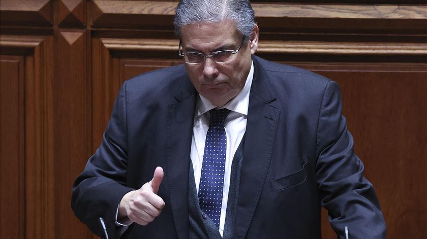 PSD acusa Chega de unir-se à extrema-esquerda para travar propinas: “É o preço de um carioca duplo por mês”