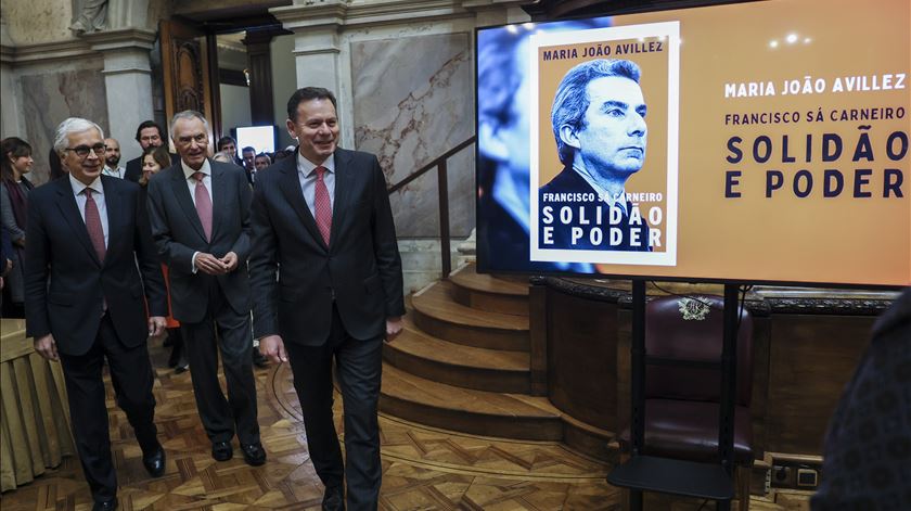 Livro junta Montenegro, Cavaco, Passos, Mendes e e Cotrim no parlamento