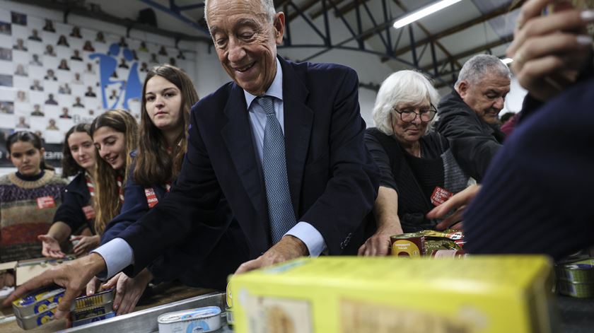 Ex-Presidente cumpre promessa e participa em campanha do Banco Alimentar