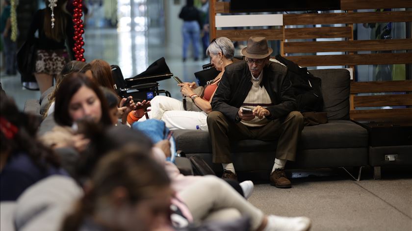 Vai viajar para os EUA? Pode ter de mostrar histórico de redes sociais