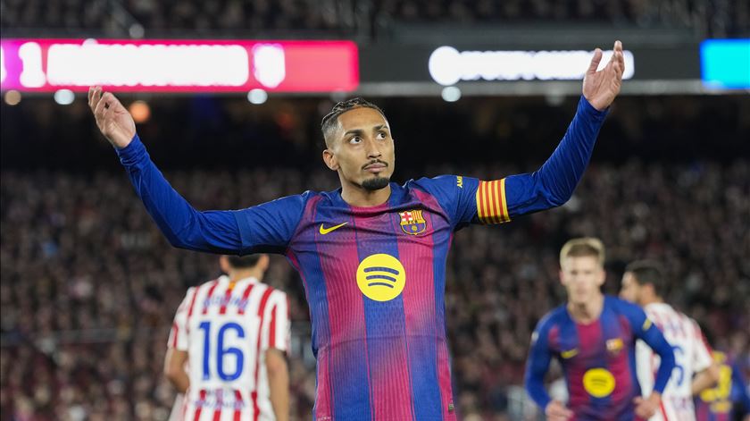 Barcelona derrota Atlético e consolida liderança em Espanha