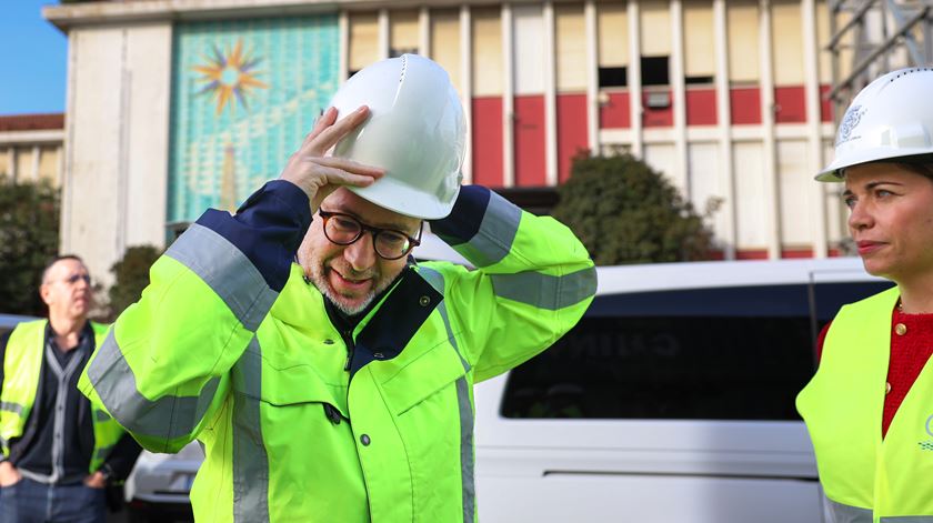 Família com quatro menores fica sem caravana onde vivia em Lisboa sem ter solução habitacional