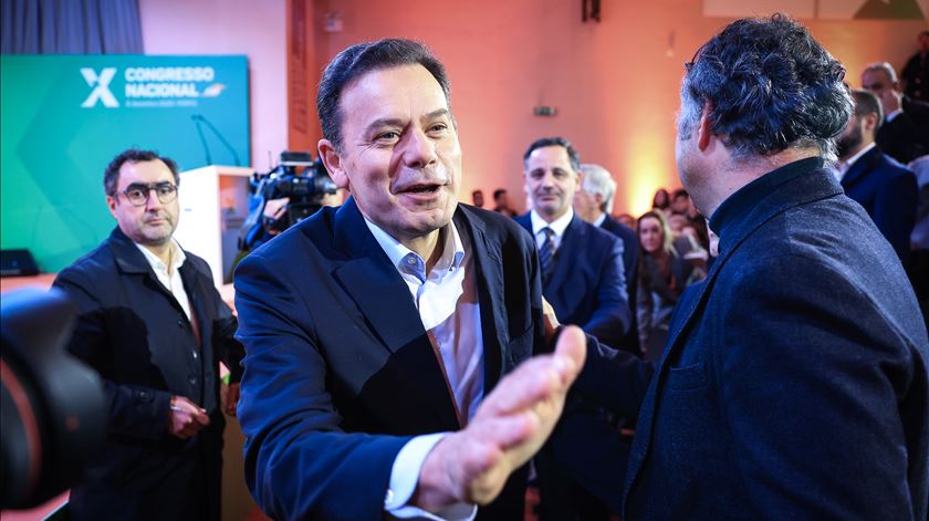 Contra país de "rame-rame", Montenegro quer salário mínimo nos 1.600 e médio nos 3.000 euros