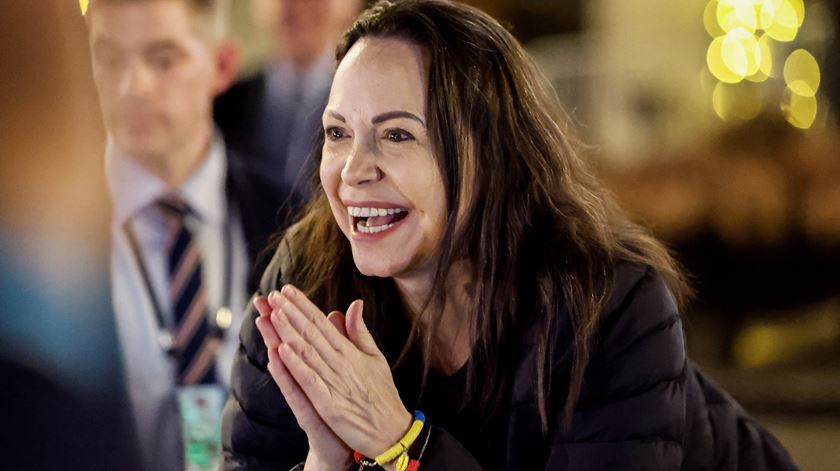 Corina Machado fraturou vértebra enquanto fugia da Venezuela para receber Nobel da Paz