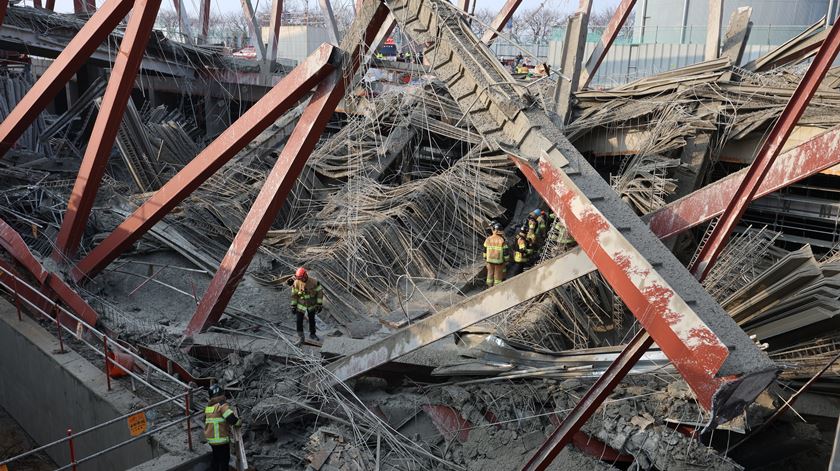 Dois desaparecidos em derrocada em obra na Coreia do Sul