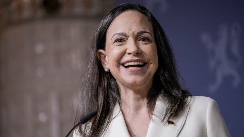 Corina Machado apoia apreensão de petroleiro pelos EUA na Venezuela