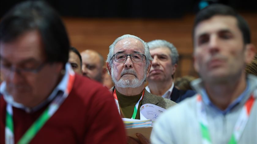 Isaltino defende revisão de carreiras de trabalhadores das autarquias