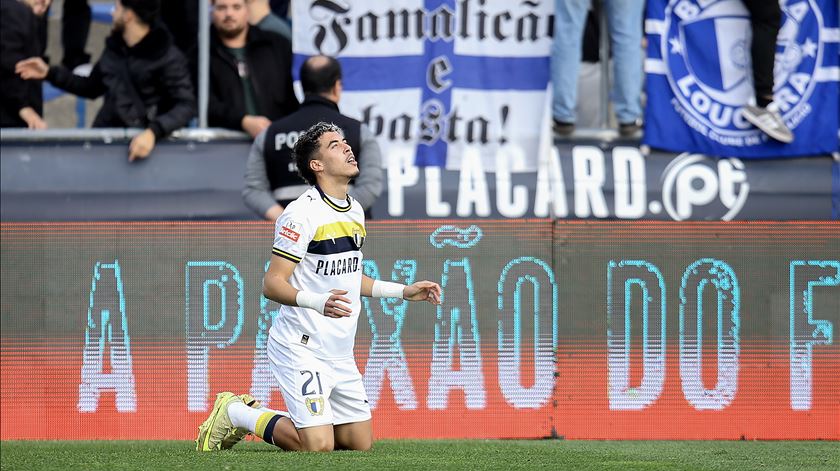 Famalicão goleia Estoril