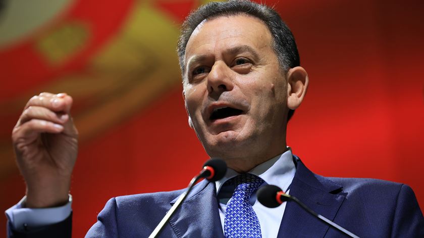 Montenegro garante: regionalização não avança nesta legislatura