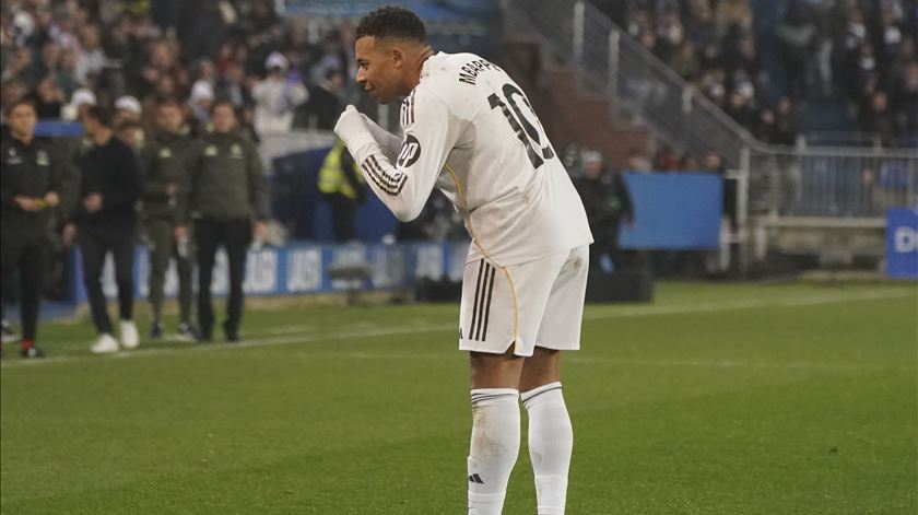 Real Madrid vence fora e mantêm distâncias para Barcelona