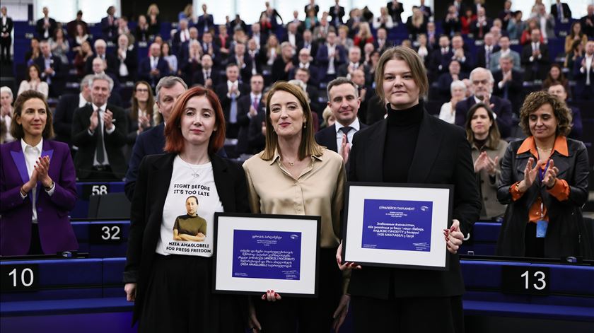 Metsola promete "pressão" até à libertação de todos os presos políticos