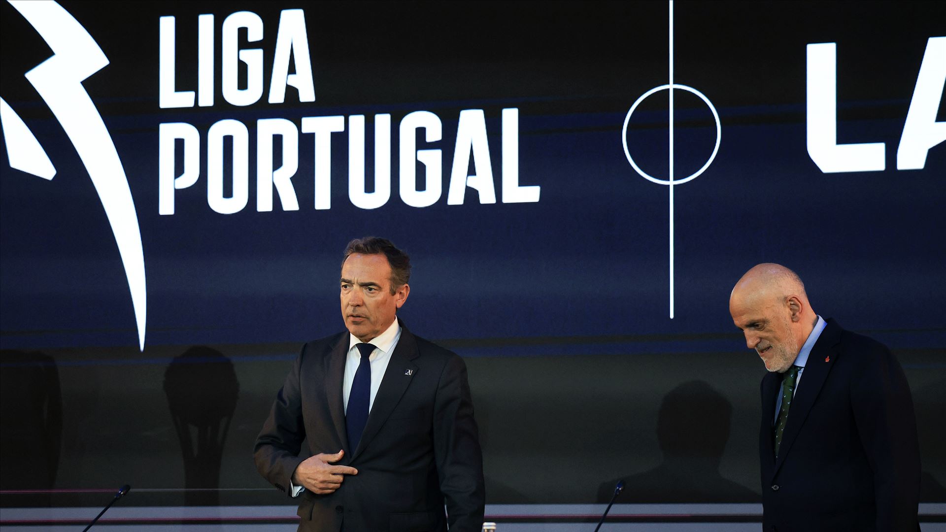 Salários dos futebolistas quebram barreira dos 300 milhões. Impostos também sobem