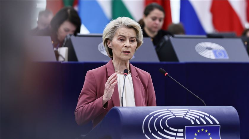 Von der Leyen: "Temos de decidir financiar a Ucrânia nos próximos dois anos neste Conselho Europeu"