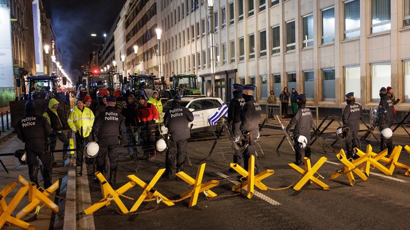 Agricultores europeus protestam em Bruxelas contra cortes da UE