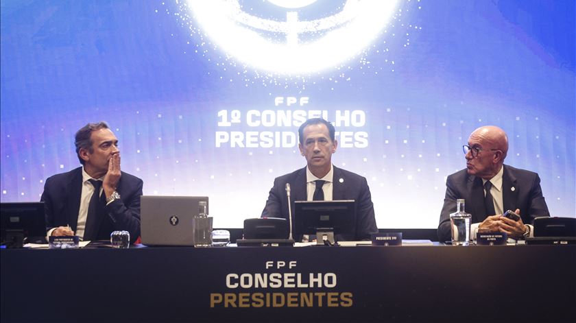 "O futebol português está unido", garante Proença, após polémica de arbitragem e cancelamento de declarações