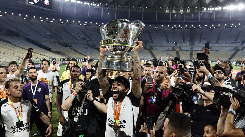 Corinthians conquista a Copa do Brasil: Depay decidiu (e bateu na direção), Nuno Moreira marcou