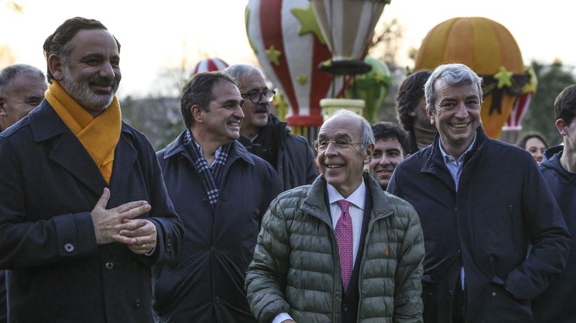 "Sintoma de desleixo": Marques Mendes e António Filipe criticam boletins de voto com candidatos excluídos