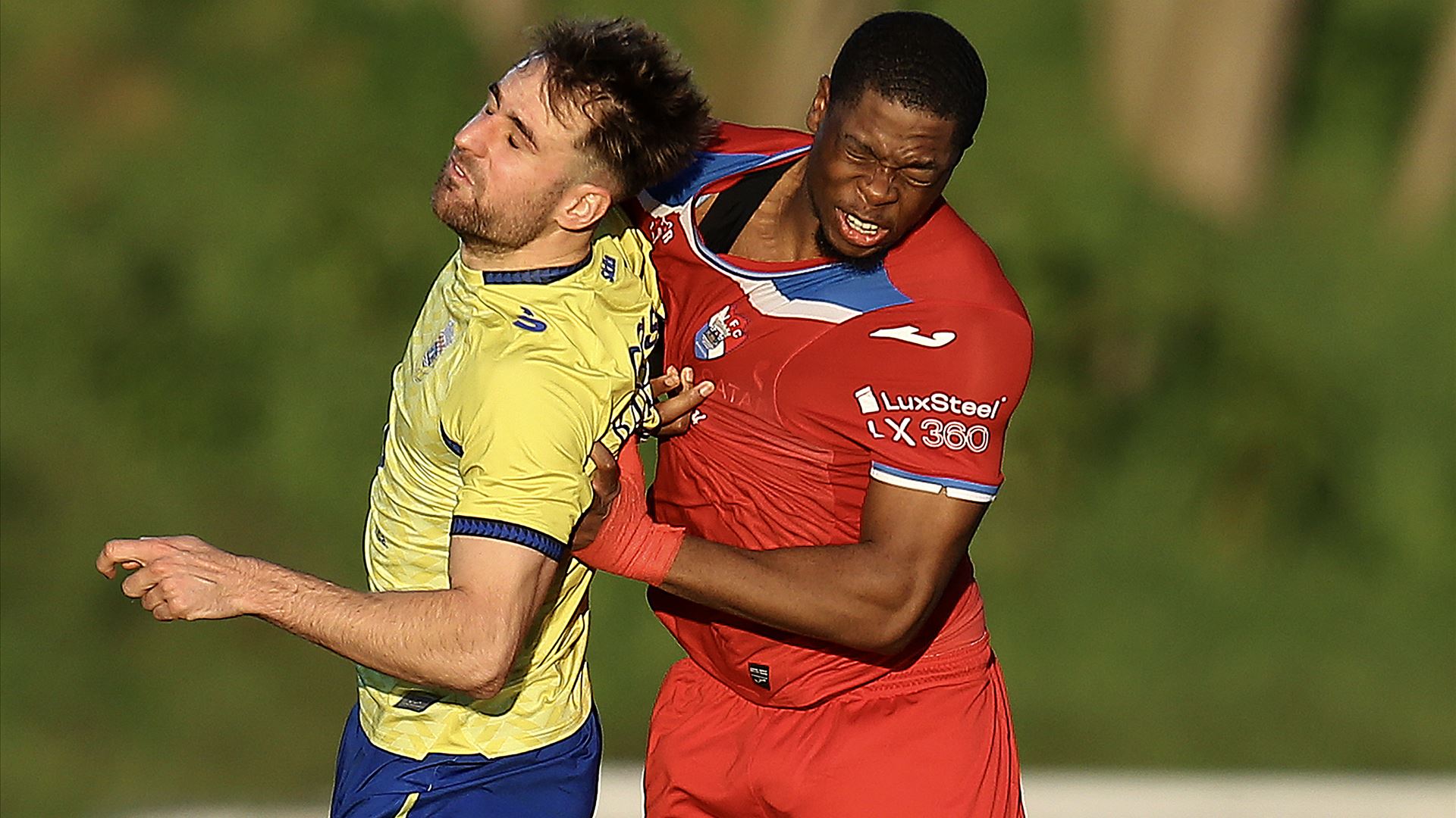 Galo volta a tropeçar